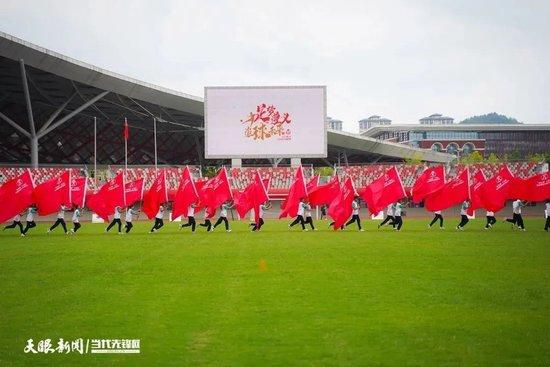 第66分钟，穆阿尼接到队友传中，头球攻门顶偏了，不过这球巴黎越位在先。